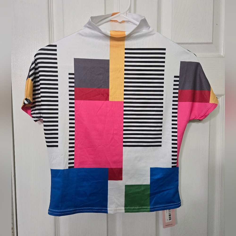 NWT Micas Vibrant Geometric Short Sleeve Top, Large